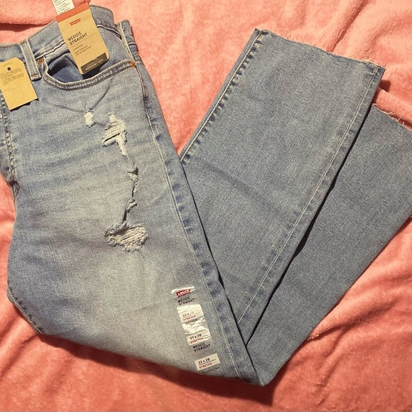 Women’s Levi Jeans Button Fly - Picture 5 of 8